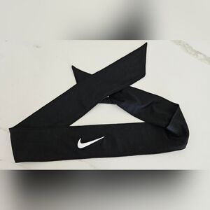 NWOT Nike Tie Headband